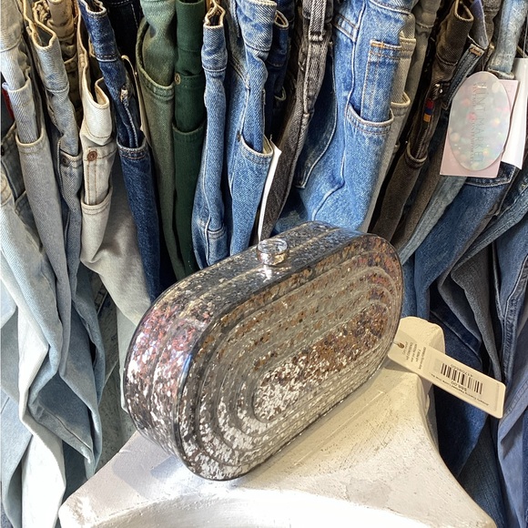 Jimberly Evening Pearlized Lucite Oval Box Clutch Crossbody Bag- Silver - Picture 2 of 7